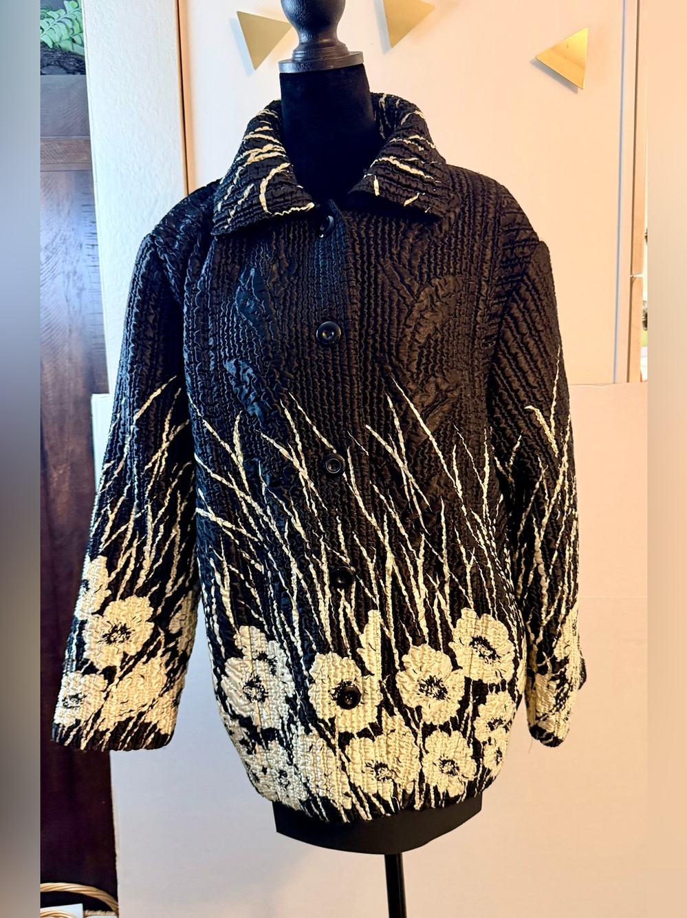 ABC Collection Vintage Black and White Crinkle Popcorn Floral Button-Up Jacket M